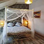Les Bulles Perchees De Lartigue