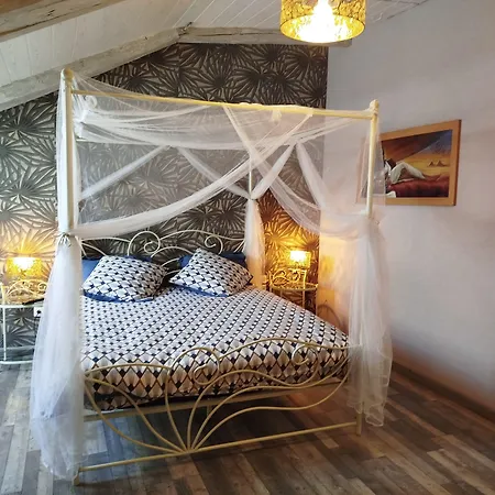 Les Bulles Perchees De Lartigue