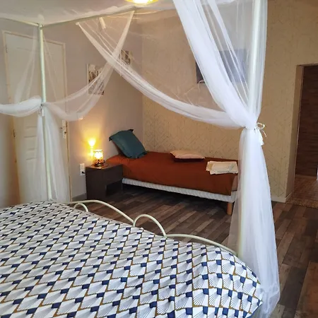 Les Bulles Perchees De Lartigue 3*