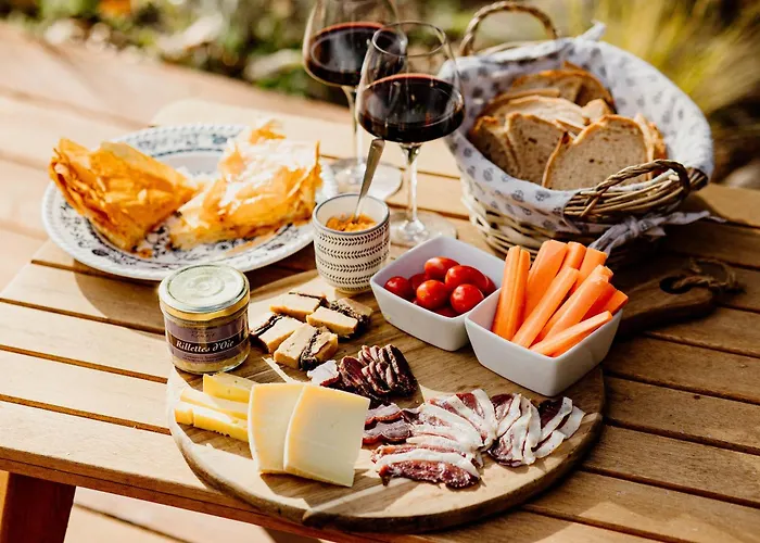 Les Bulles Perchees De Lartigue