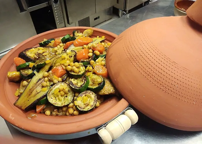 Les Bulles Perchees De Lartigue