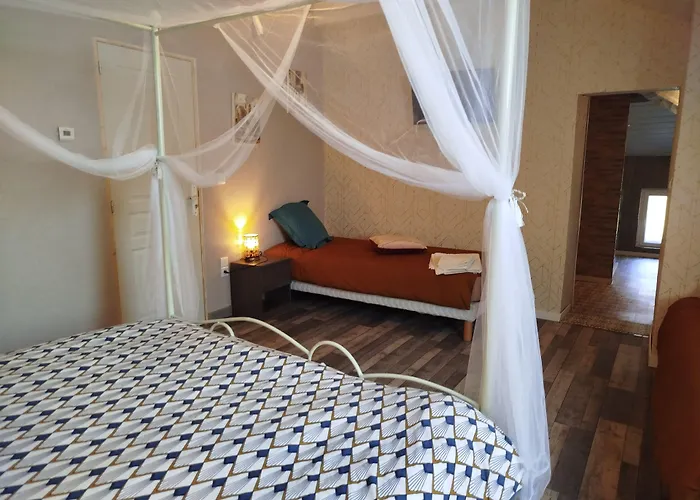 Les Bulles Perchees De Lartigue 3*