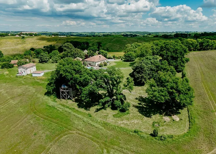 Les Bulles Perchees De Lartigue Bed & Breakfast